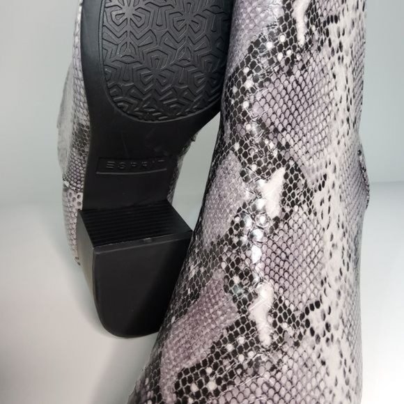 2 FOR 40 Snake Skin Booties Womens 8 - Picture 5 of 7